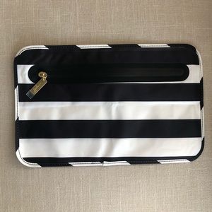 Ju-Ju-Be small wet bag (from “be equipped”)